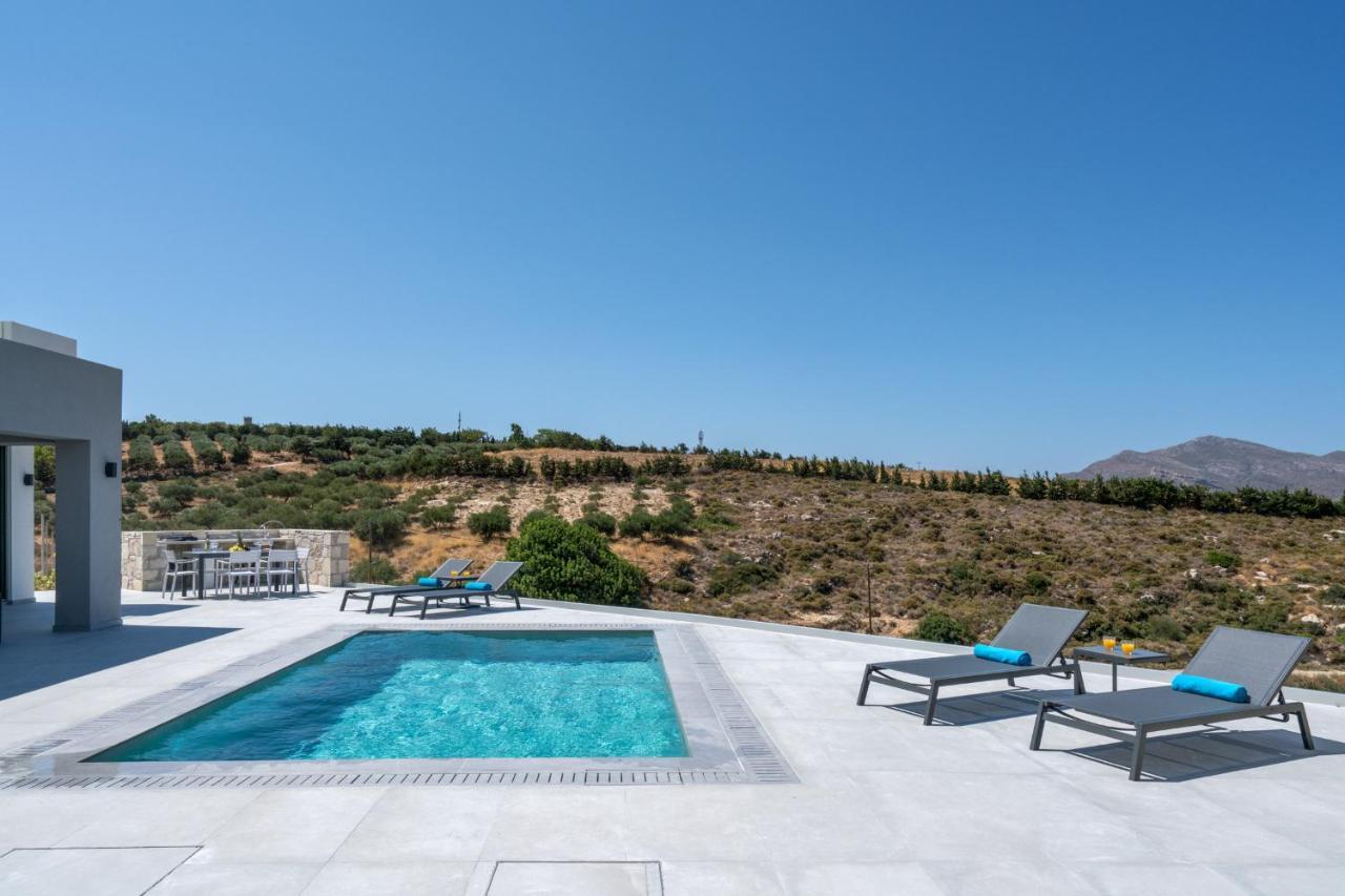Luxurious Villa Cretan Aura With Private Heated Pool, Jacuzzi And Playroom Agios Ioannis  Exterior photo